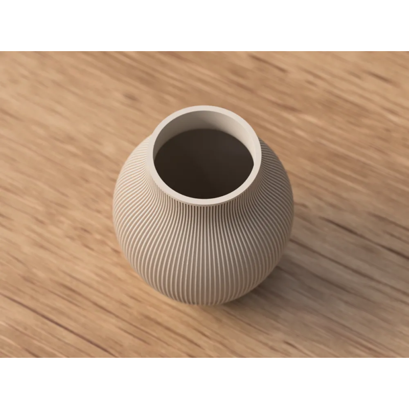 Tayo Japandi vase i lys beige med ribbet tekstur på træbord.