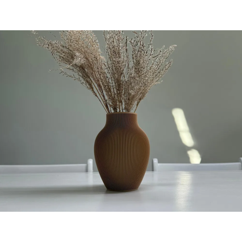 Japandi Tayo vase med bløde kurver og tørrede blomster