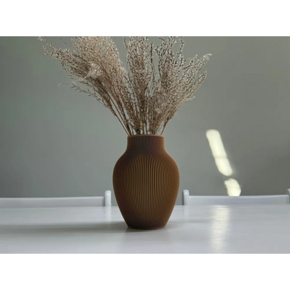 Japandi Tayo vase med bløde kurver og tørrede blomster